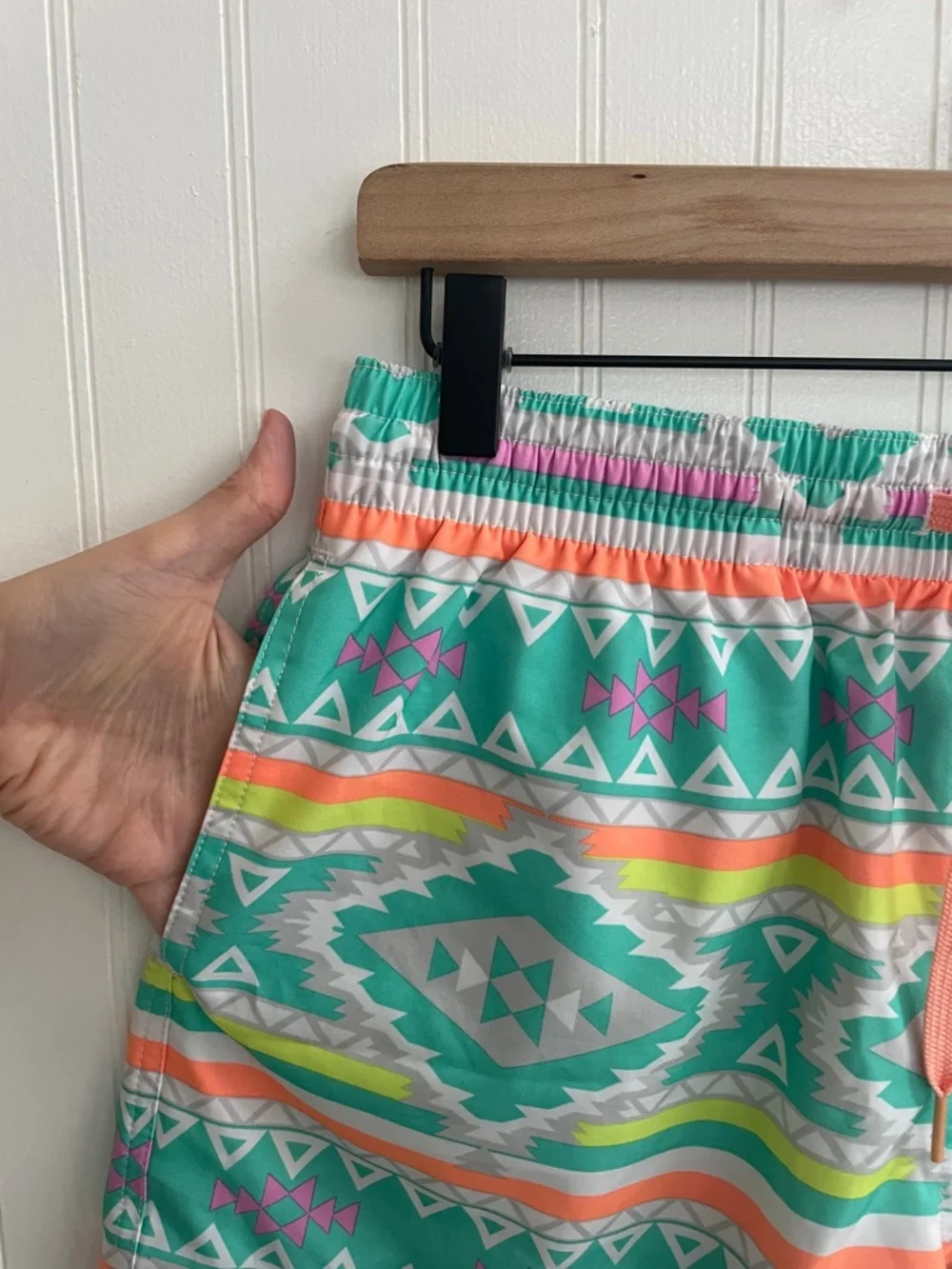 CHUBBIES The En Fuegos Classic Swim Trunks in Teal Geometric 5.5” Inseam Size M